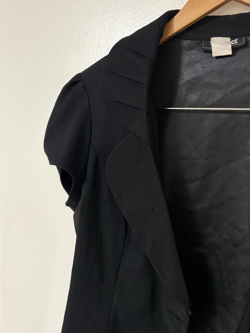 Valia Black Short-Sleeve Feminine Blazer Jacket - Picture 2 of 4